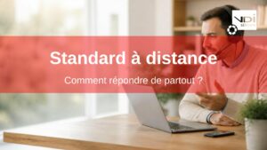 Standard téléphonique à distance : salarié en télétravail répondant aux appels de l'entreprise avec un casque et un ordinateur portable