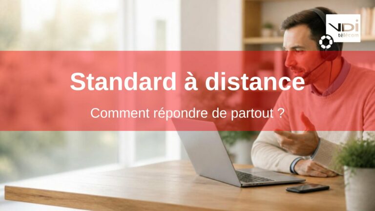 Standard téléphonique à distance : salarié en télétravail répondant aux appels de l'entreprise avec un casque et un ordinateur portable